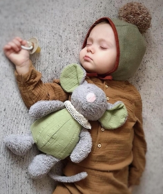 Tikiri_organics_zvieratko-z-bio-bavlny_s-bibs.jpg