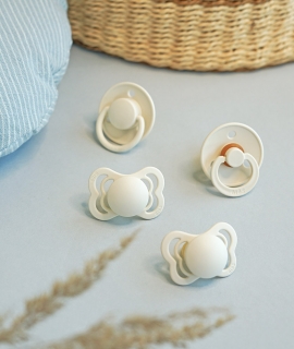 BIBS_TRY-IT_KOLEKCIA_Ivory_styri-druhy-cumlikov.jpg